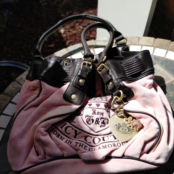 Meet your Posher, Dee - Picture 4 of 15